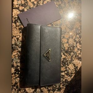 Prada hand bag - great condition